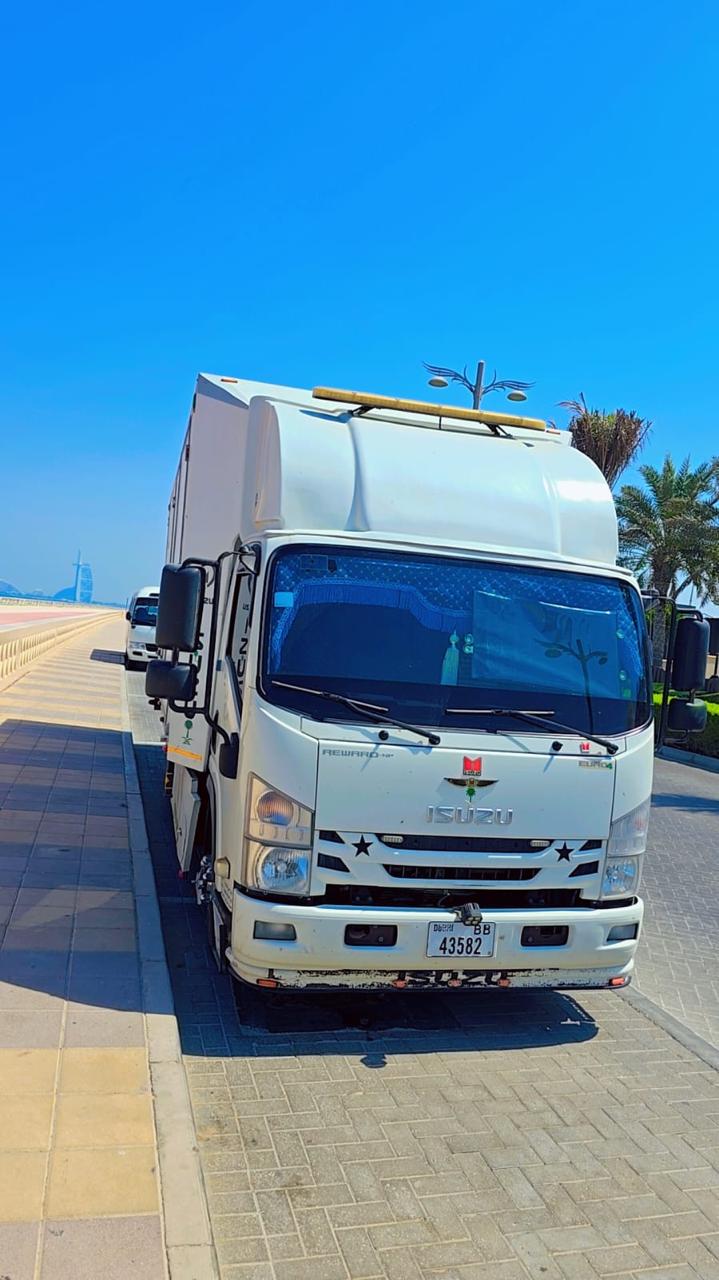 شاحنة نقل مغلقة مخصصة لحركة المركبات عالية القيمة